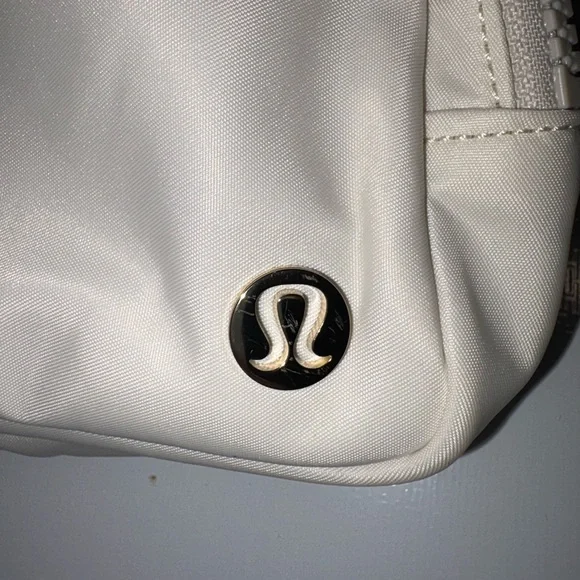 Lululemon Belt Bag - Picture 3 of 7